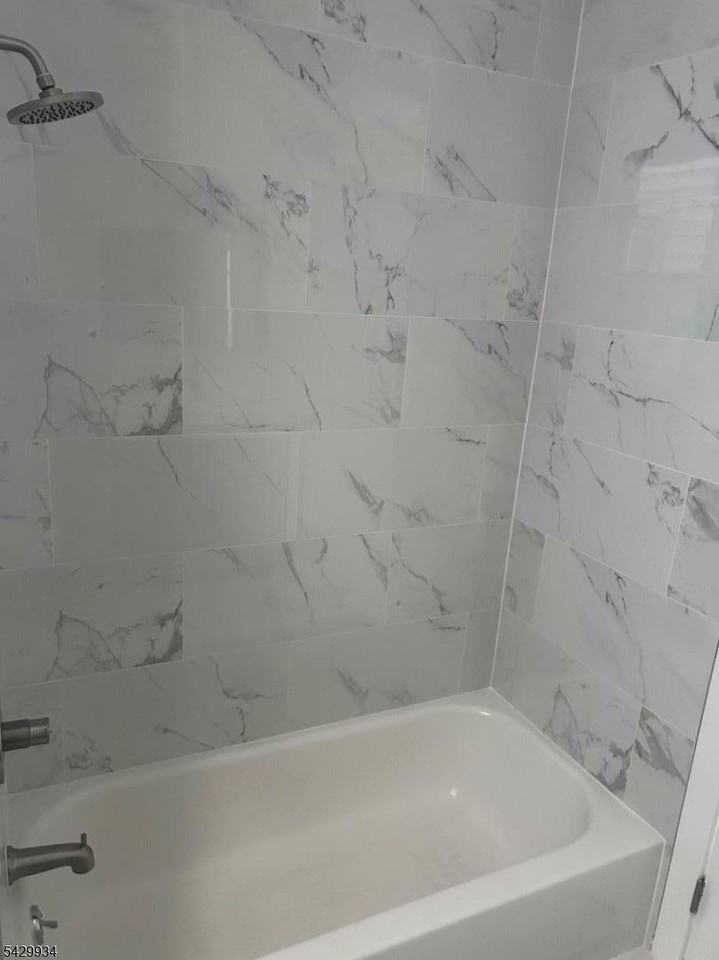 795-797 Summer Ave #1R - Photo 2 of 12