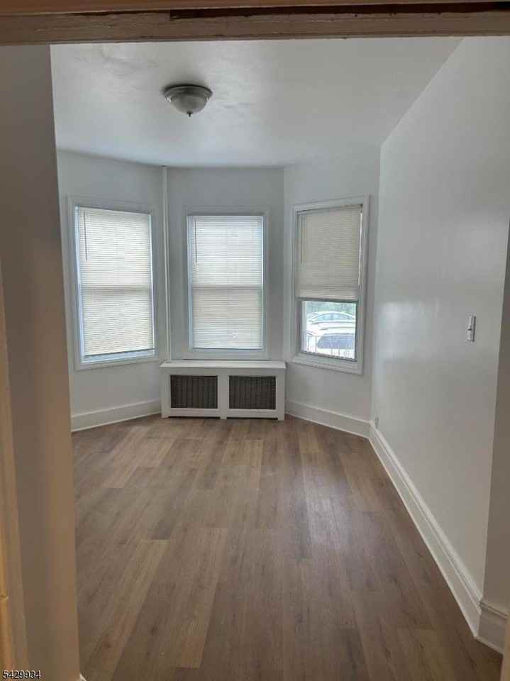 795-797 Summer Ave #1R - Photo 4 of 12