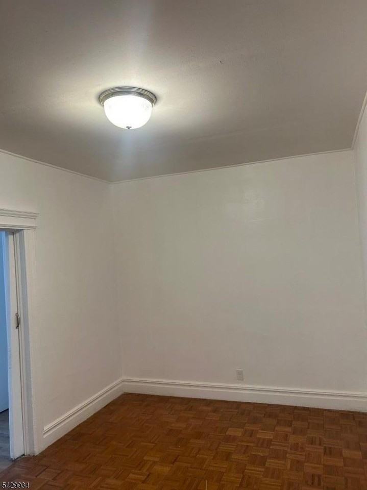 795-797 Summer Ave #1R - Photo 6 of 12