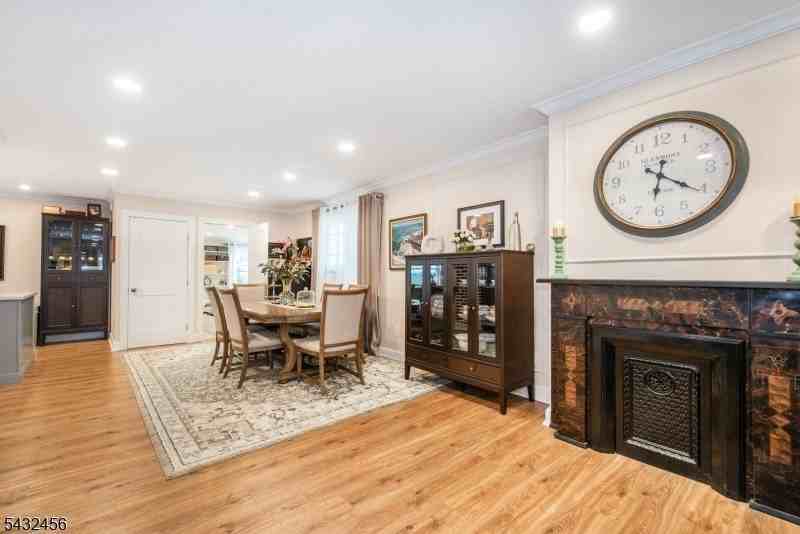 57 Marsellus Pl #2 - Photo 3 of 10