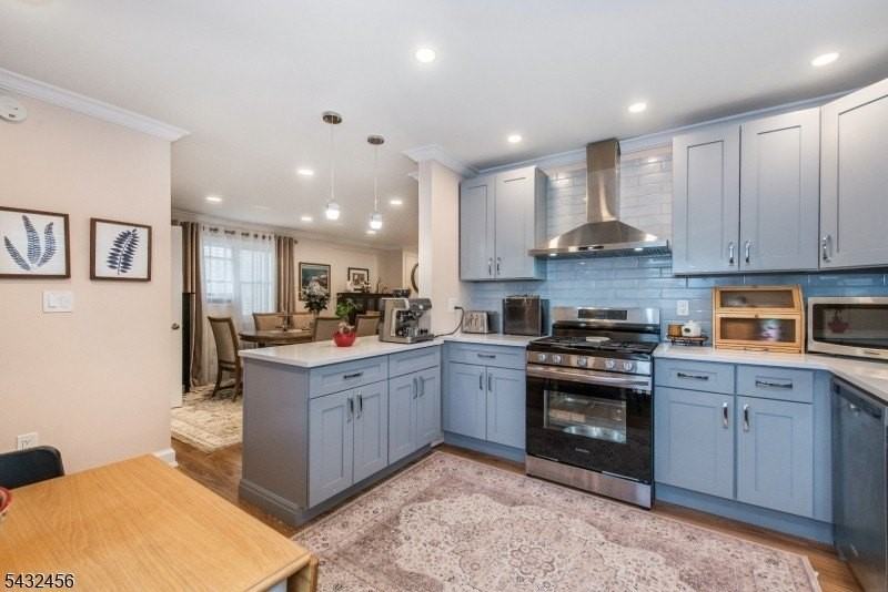 57 Marsellus Pl #2 - Photo 4 of 10