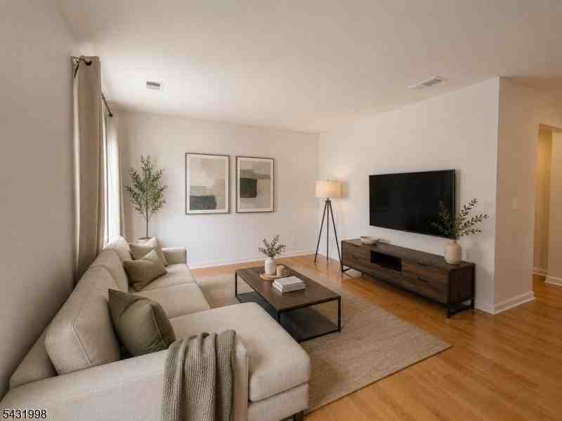 46 Commonwealth Dr - Photo 2 of 10