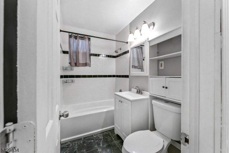 37 Hill St - Photo 4 of 8
