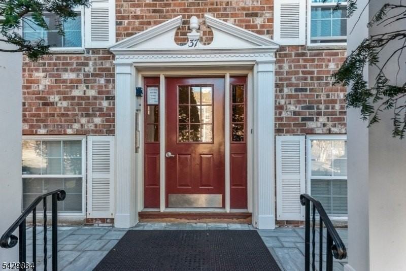 37 Hill St - Photo 6 of 8