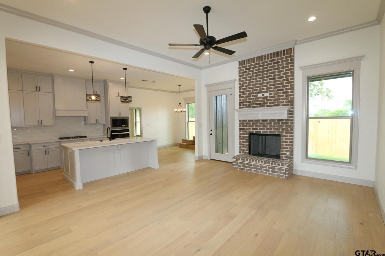 11796 Jayden Ln - Photo 7 of 31