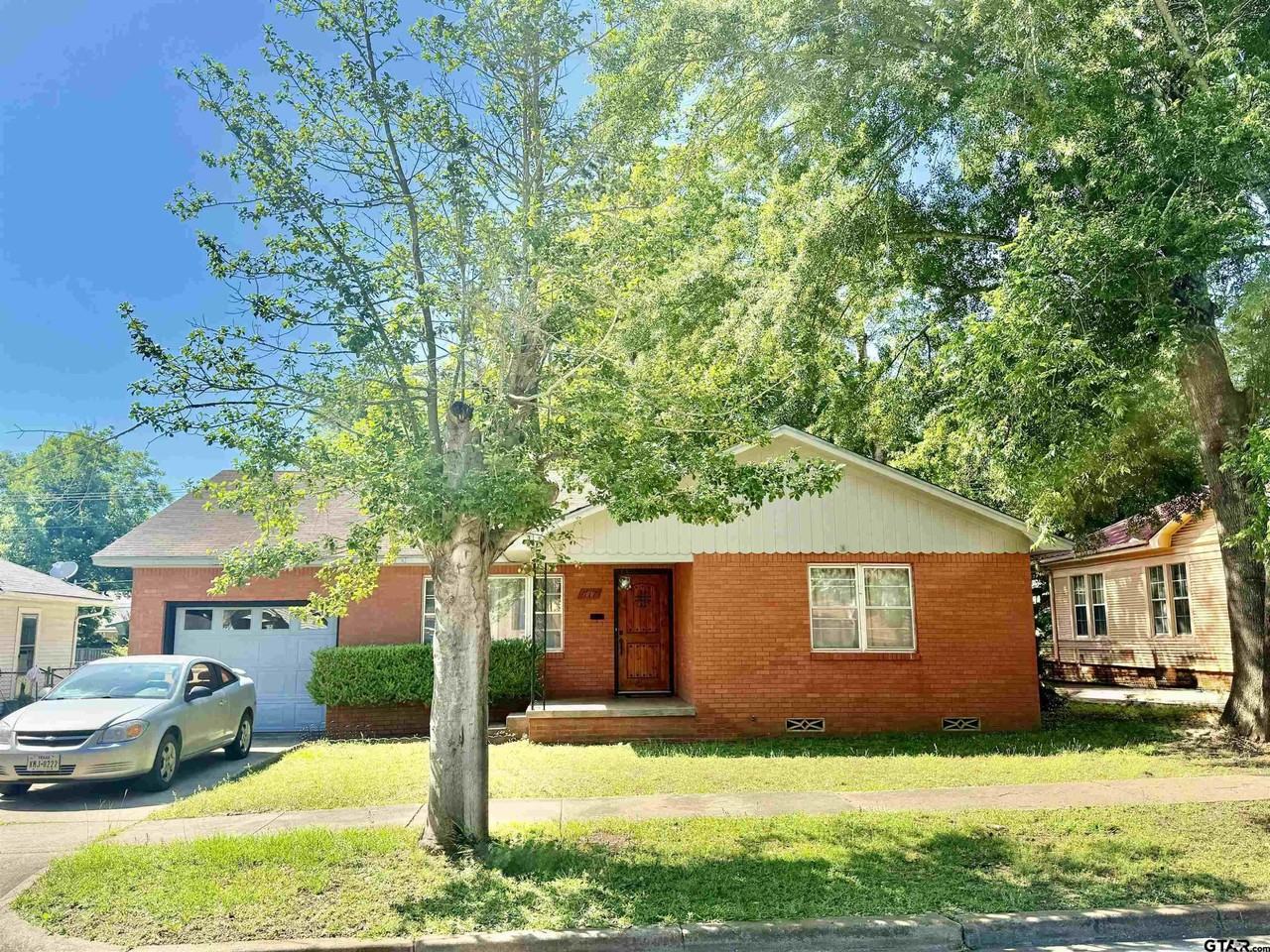 717 Dallas St - Photo 2 of 18