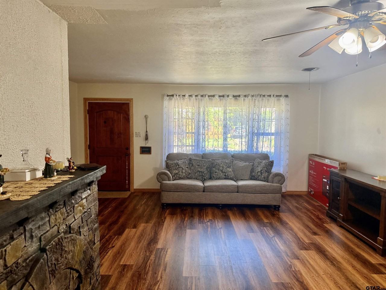 717 Dallas St - Photo 3 of 18