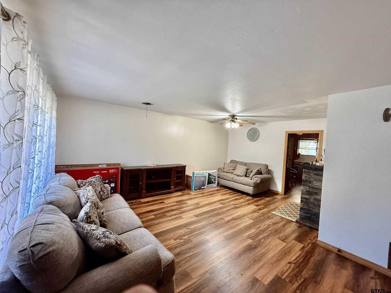717 Dallas St - Photo 4 of 18