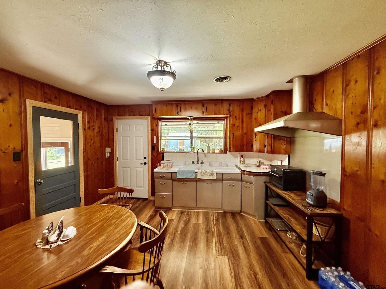 717 Dallas St - Photo 5 of 18