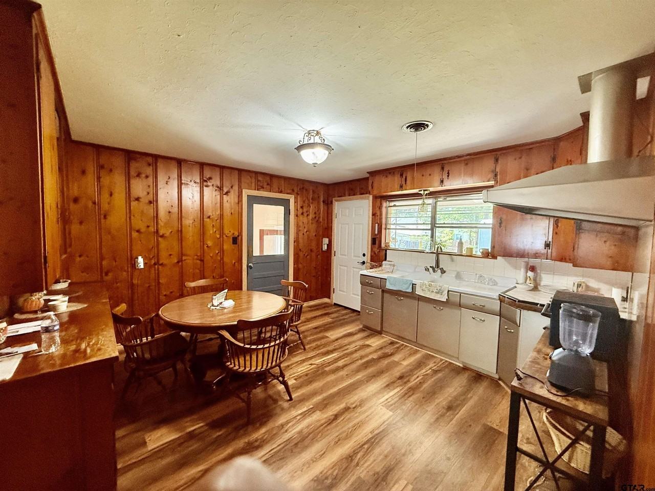 717 Dallas St - Photo 6 of 18