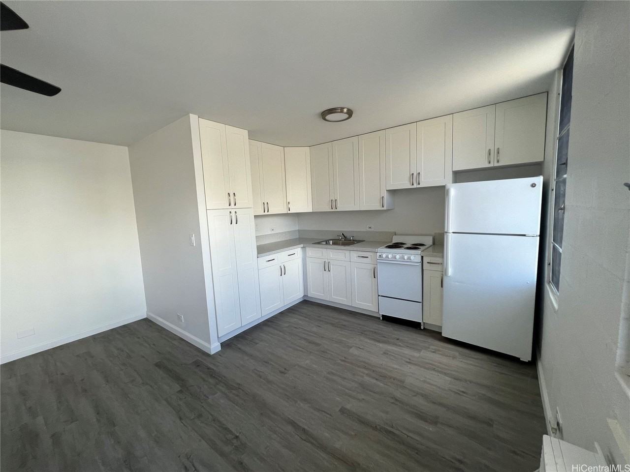 1545 Liona St #204 - Photo 3 of 10