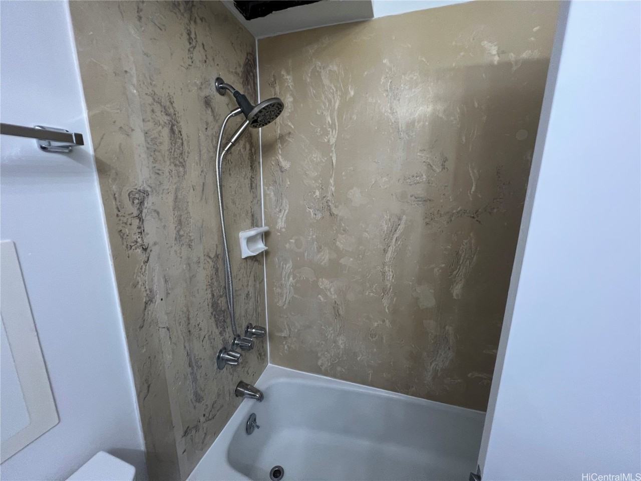 1545 Liona St #204 - Photo 6 of 10