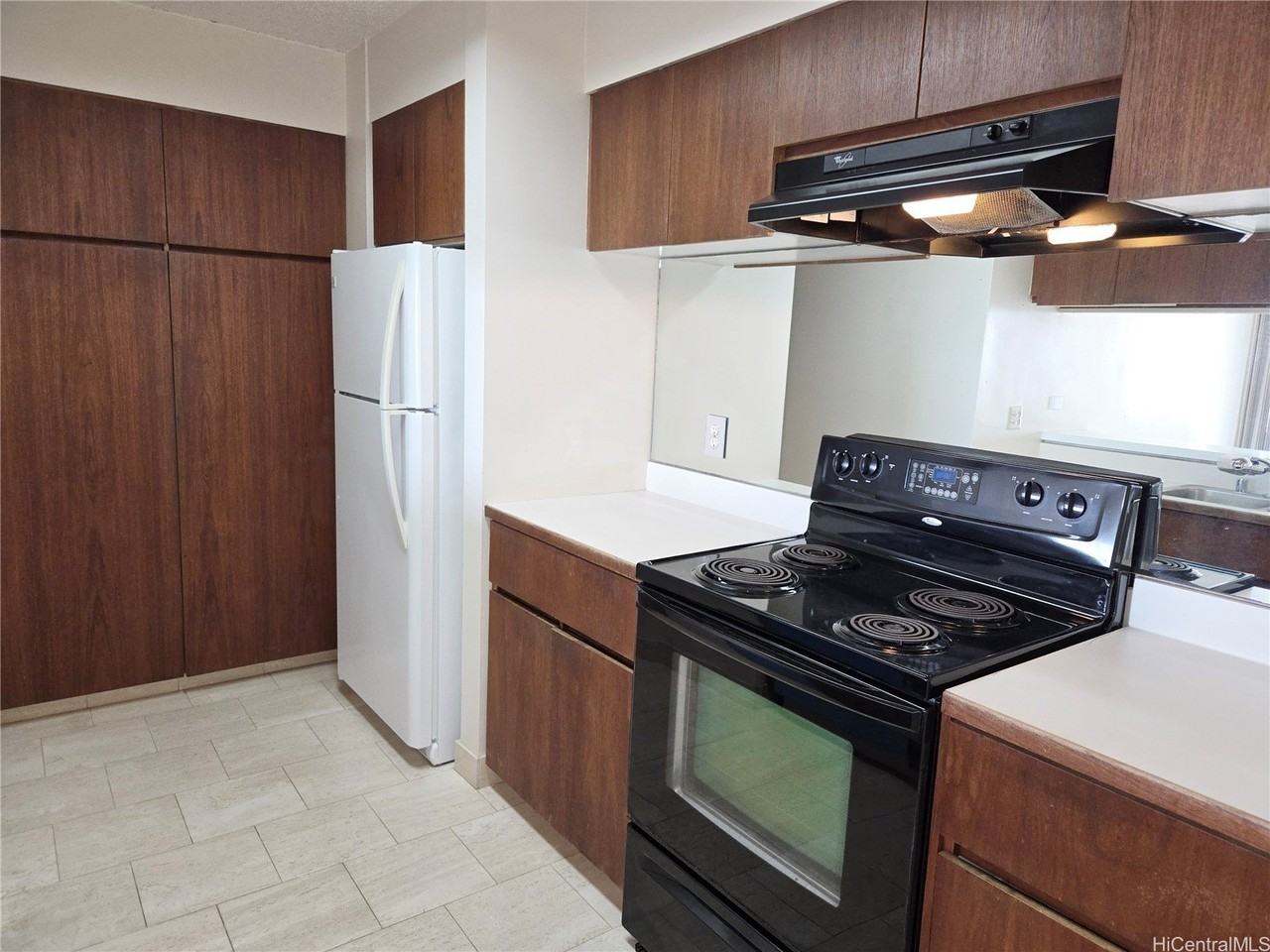 581 Kamoku St #4 - Photo 3 of 24