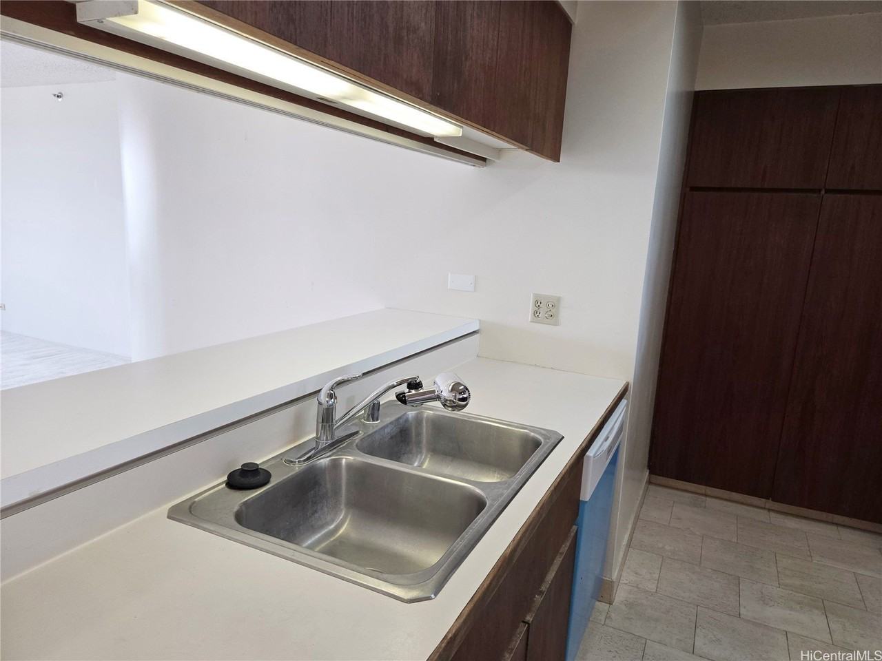 581 Kamoku St #4 - Photo 4 of 24
