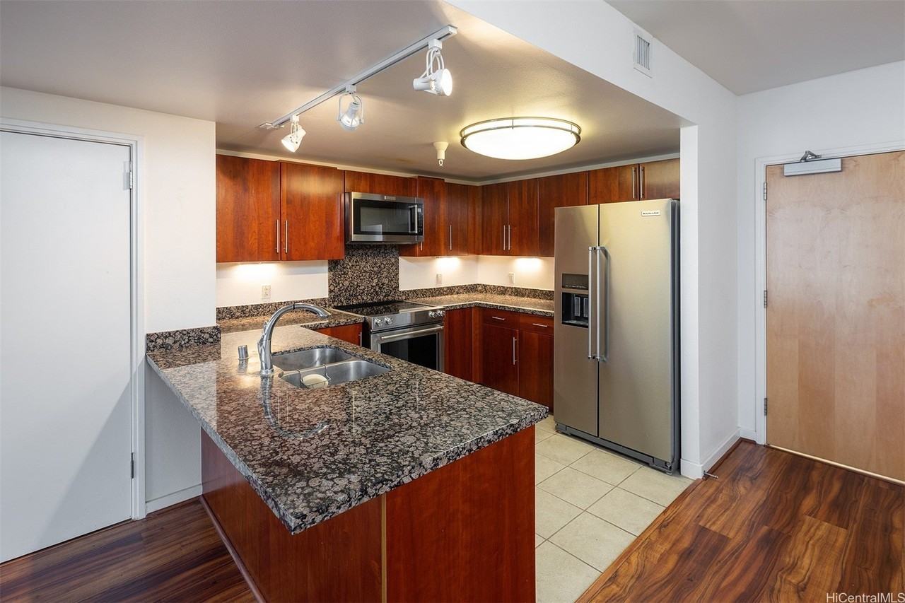 600 Queen St #904 - Photo 2 of 13
