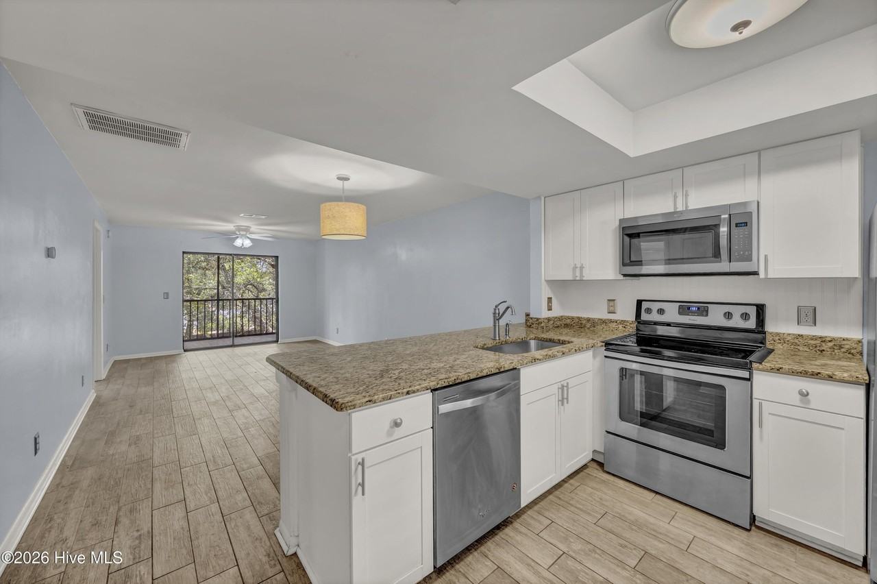 4403 Holly Tree Rd - Photo 6 of 26