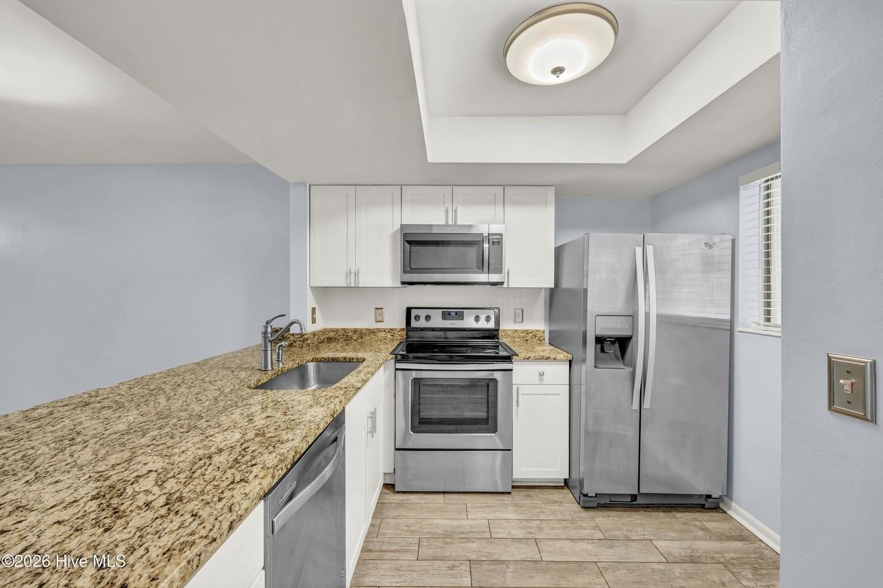 4403 Holly Tree Rd - Photo 7 of 26