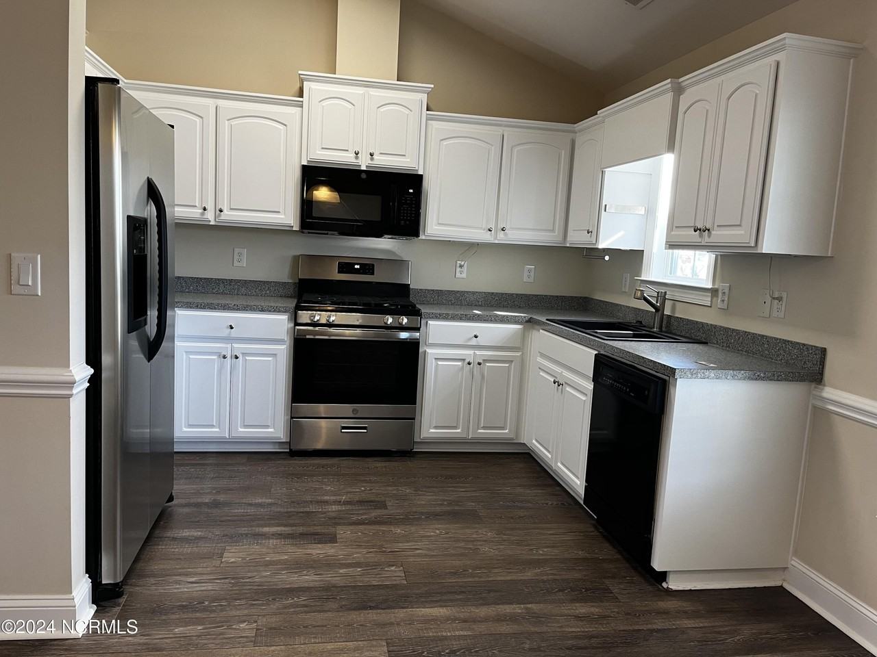 2927 Tesie Trl - Photo 5 of 24