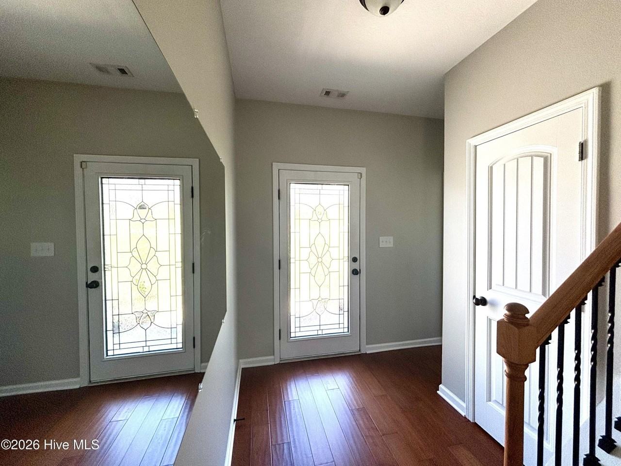1426 Collins Dr - Photo 4 of 26