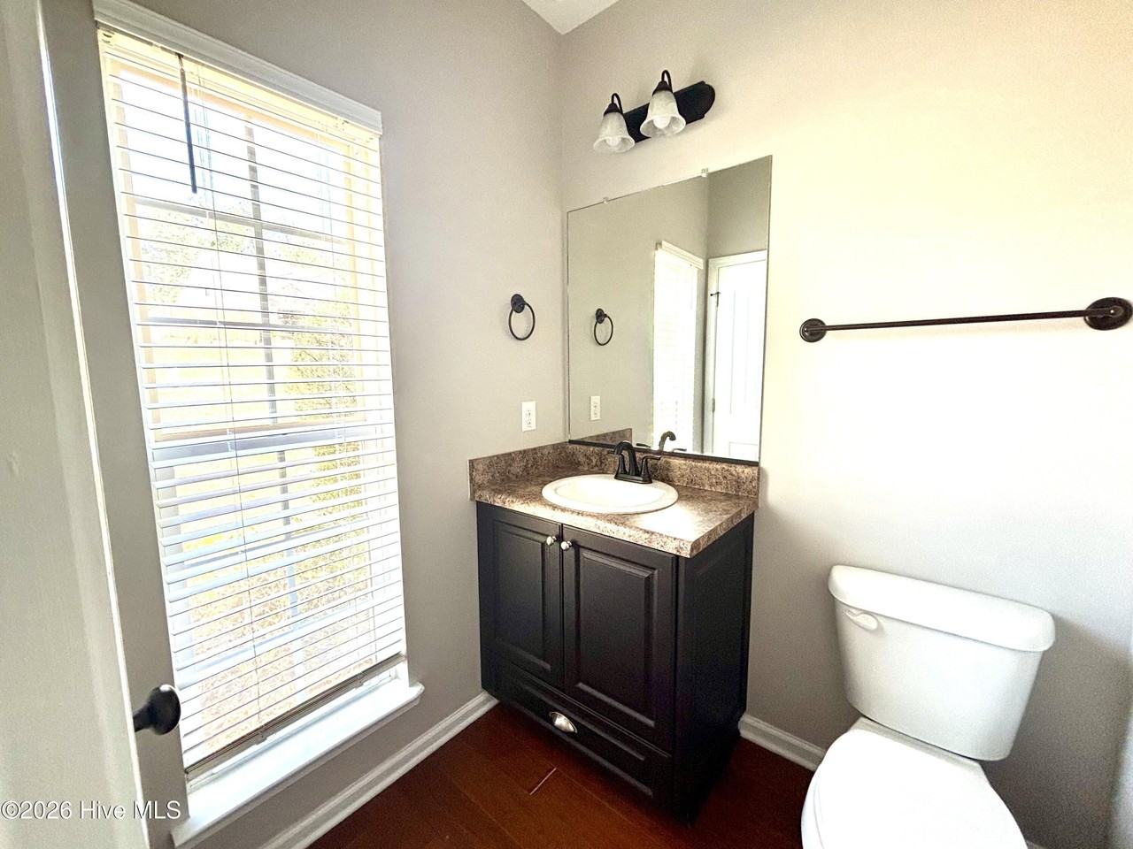 1426 Collins Dr - Photo 5 of 26