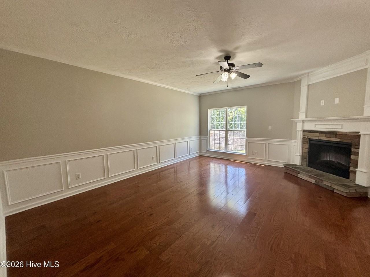1426 Collins Dr - Photo 6 of 26