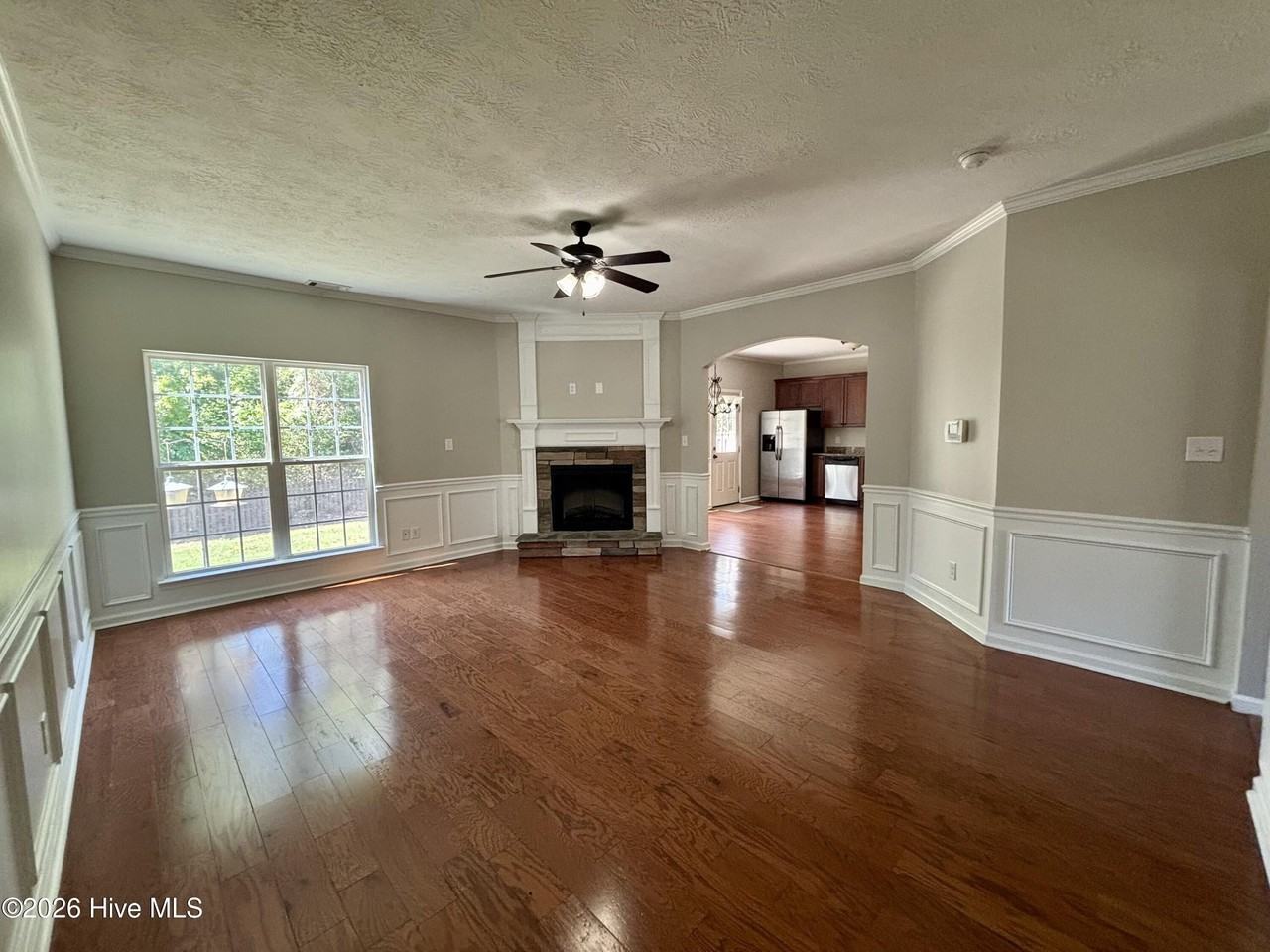 1426 Collins Dr - Photo 7 of 26