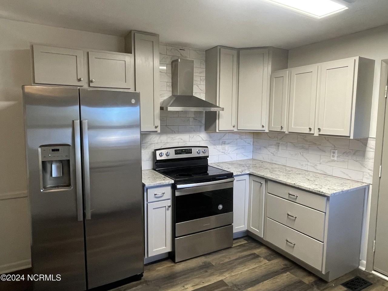 3332 Red Fox Rd - Photo 3 of 17