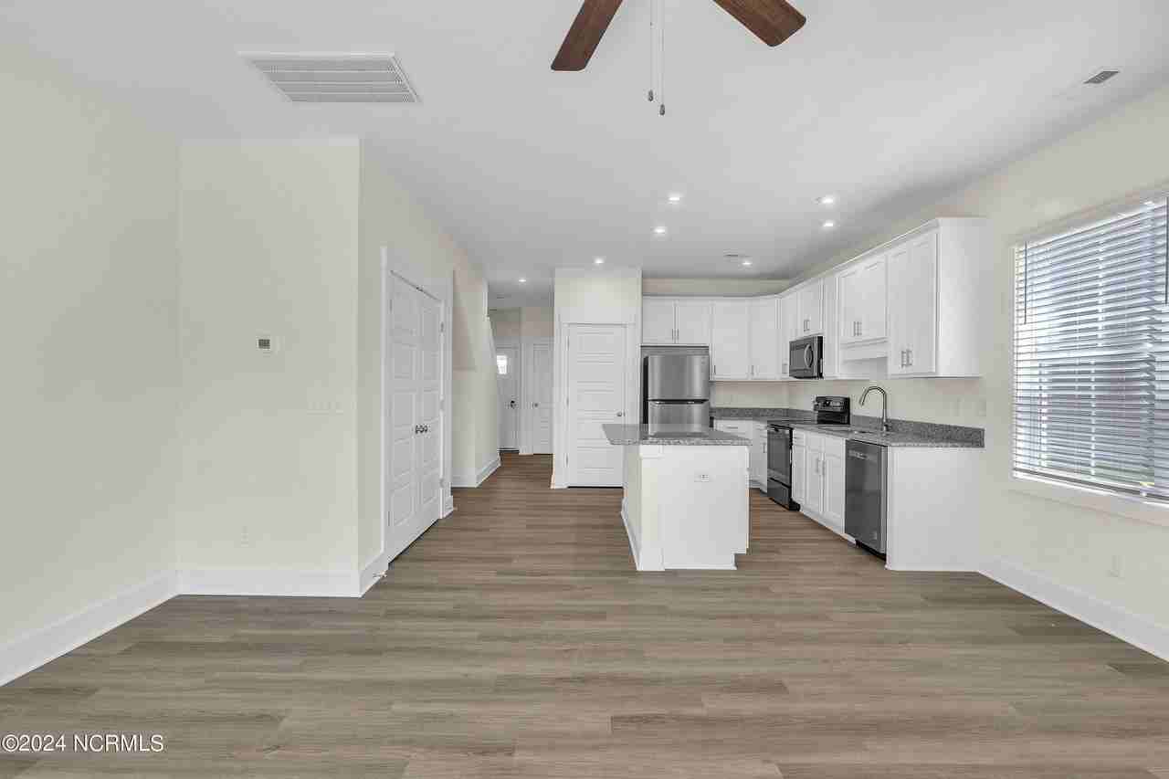 6300 Beckington Dr - Photo 7 of 24