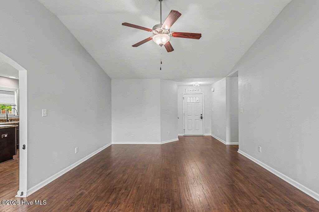 207 Imperial Ln - Photo 5 of 39
