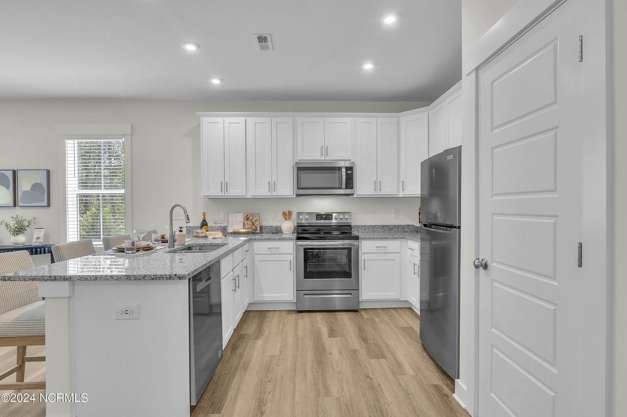 6032 Beckington Dr - Photo 5 of 24