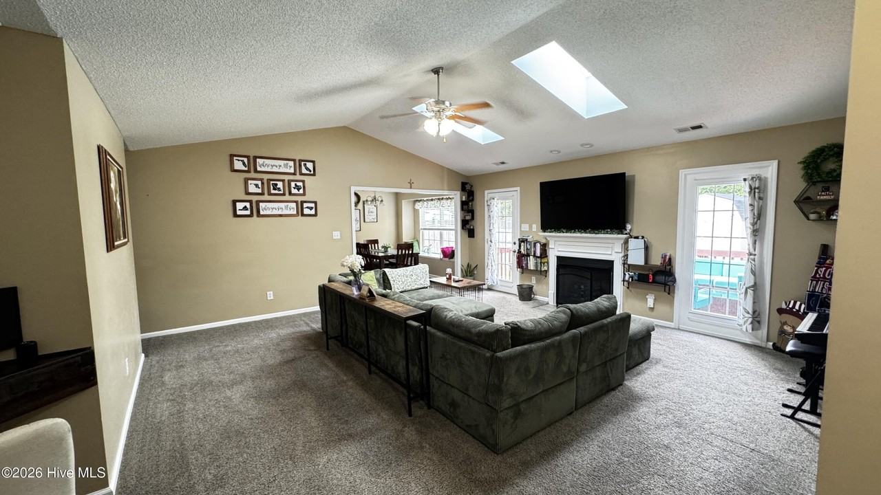 95 Pollard Dr - Photo 4 of 18
