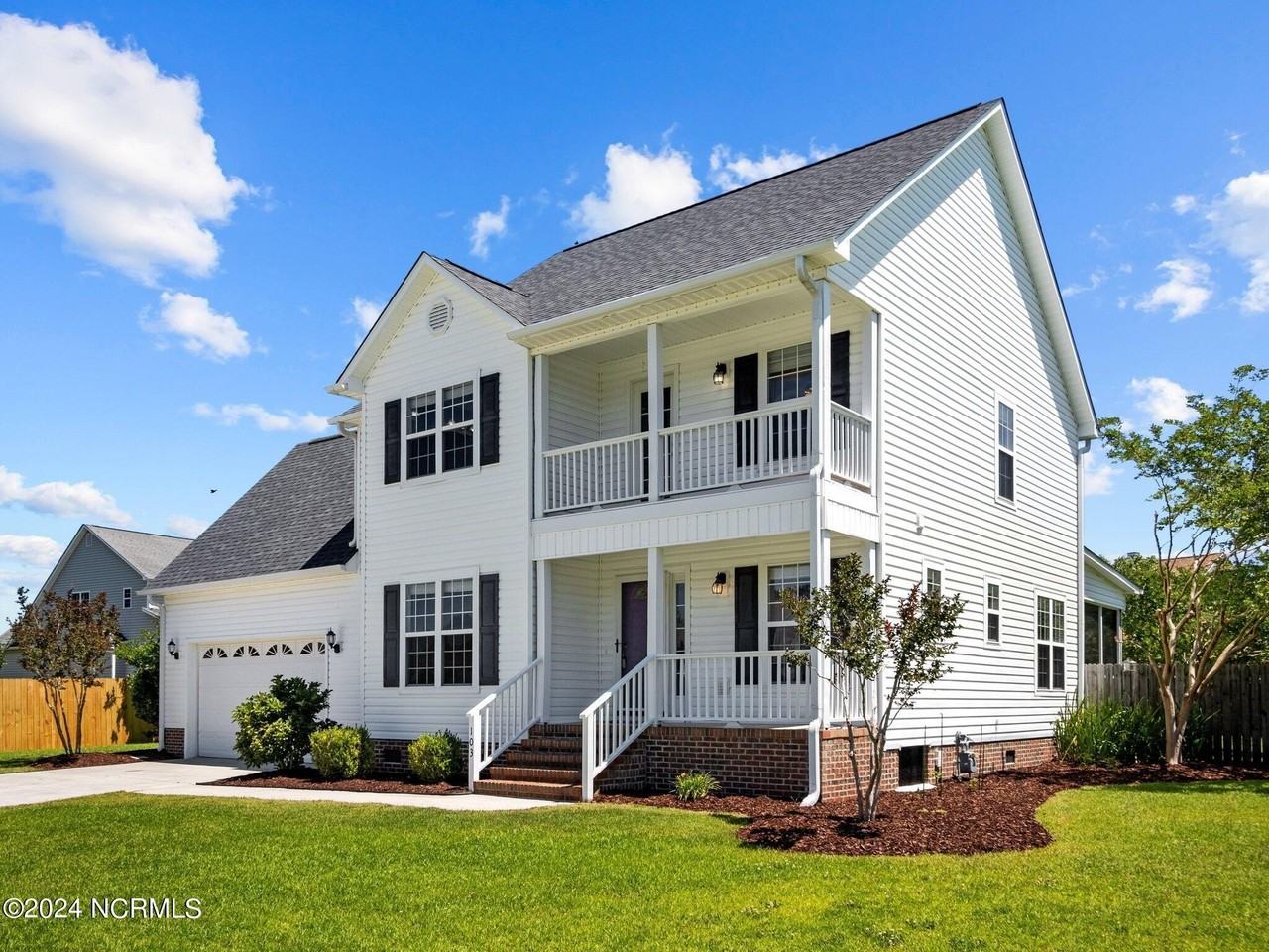 103 Hyannis Ct - Photo 2 of 34