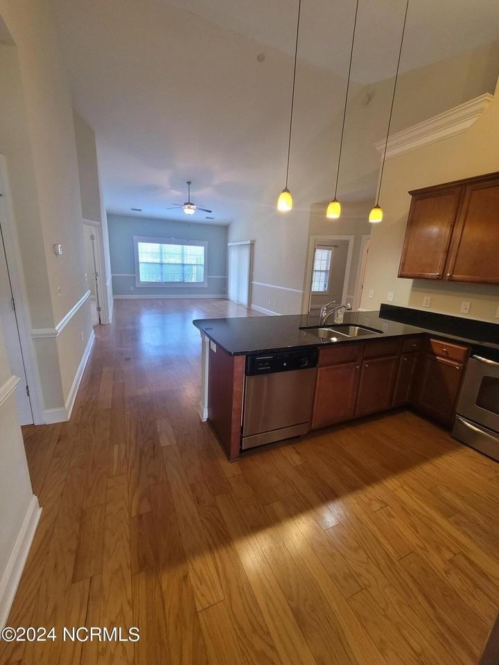 1131 Shellbank Ln - Photo 2 of 29