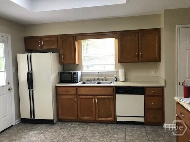 700 Greenwich Dr - Photo 3 of 20