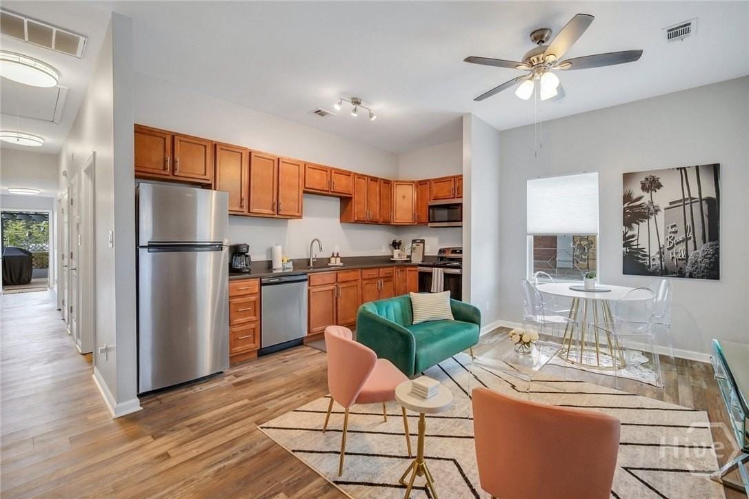 321 W 31st St #1 - Photo 3 of 20