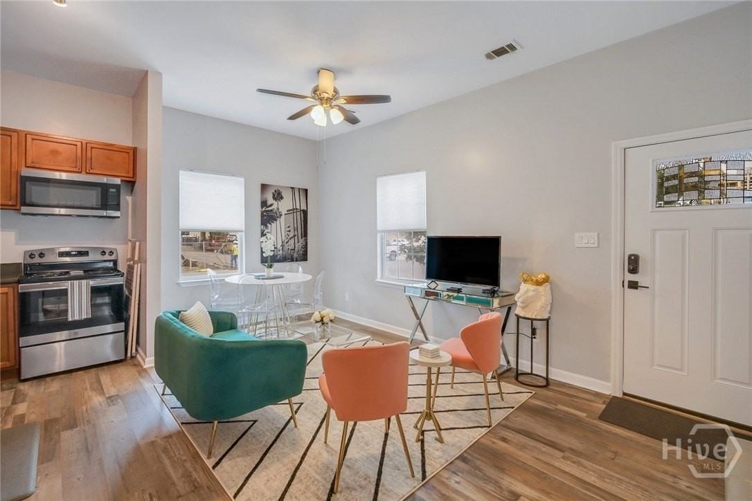 321 W 31st St #1 - Photo 4 of 20