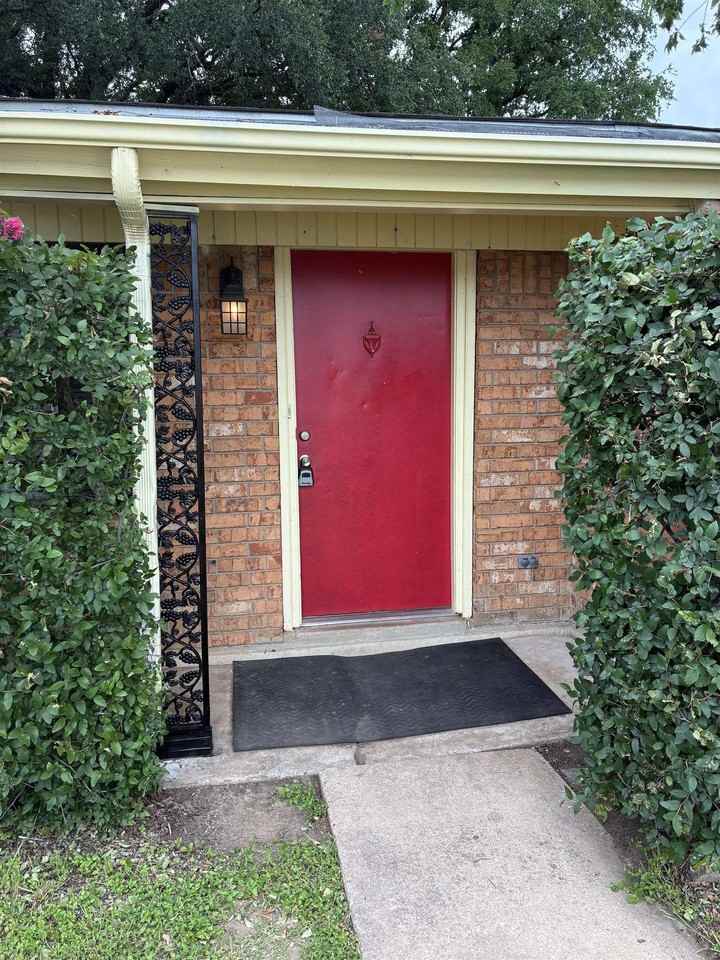 1112A Northwood Dr - Photo 3 of 23