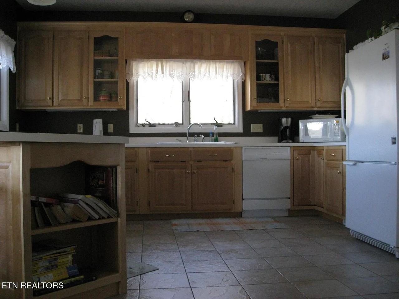 104 Hilltop Dr - Photo 4 of 5