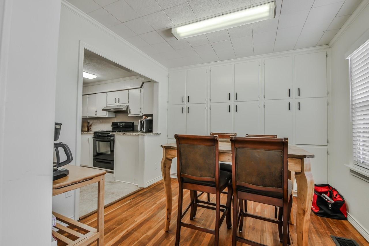 2407 32nd St - Photo 3 of 29