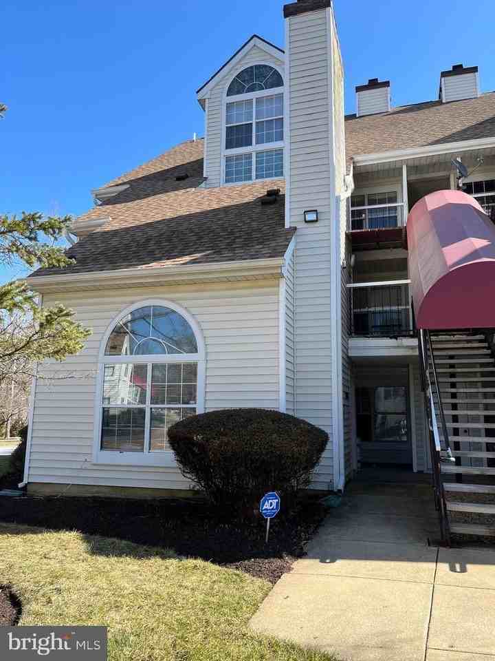 1005 Summerglenn Ct - Photo 2 of 19