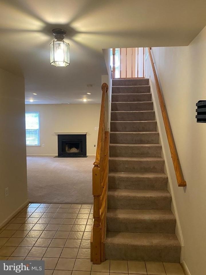 5623 Gresham Ln - Photo 3 of 35