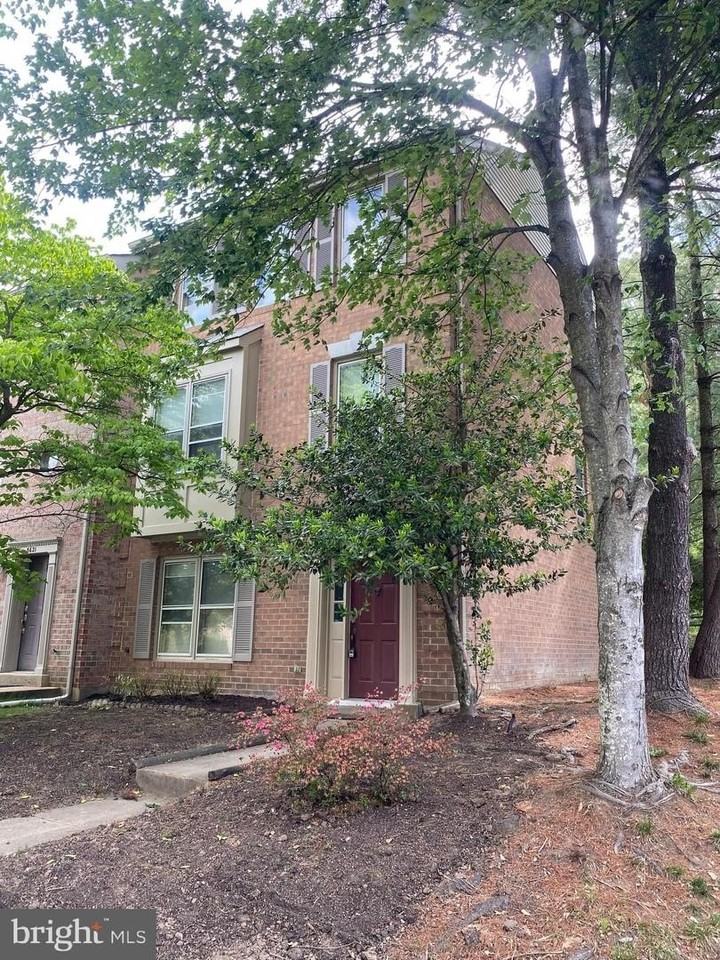 5623 Gresham Ln - Photo 6 of 35