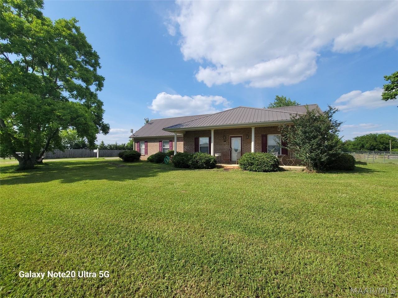 77 Groves Ln - Photo 2 of 35