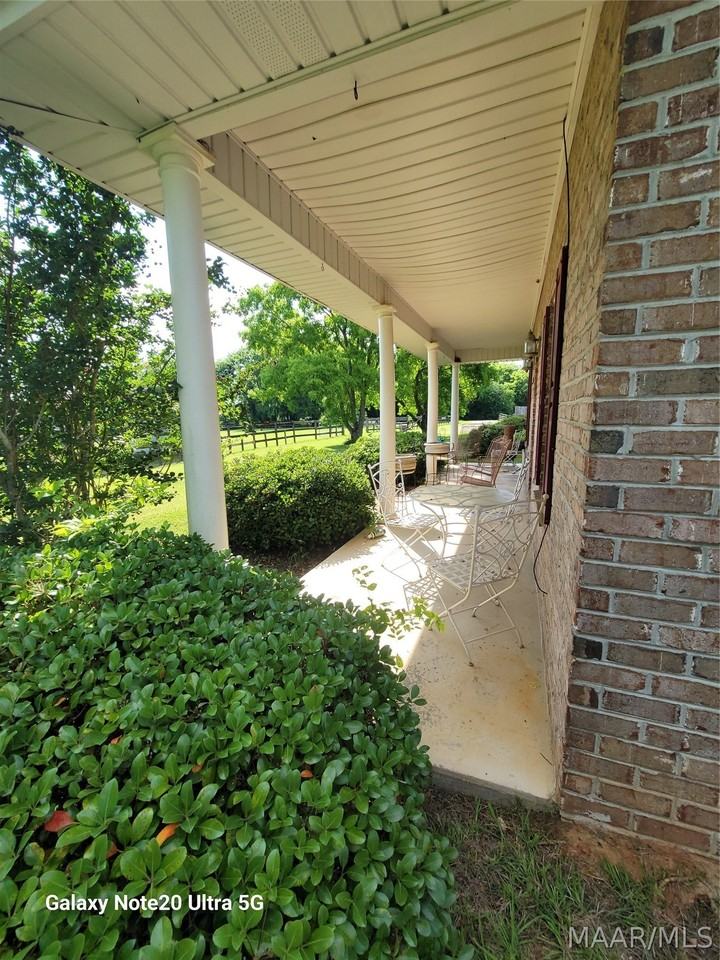 77 Groves Ln - Photo 3 of 35