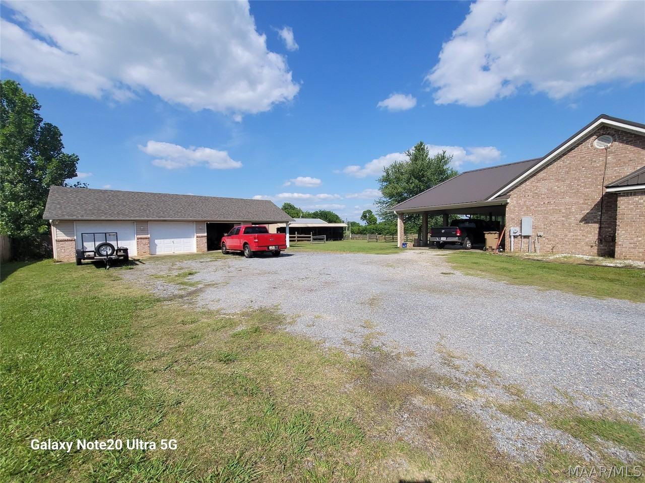 77 Groves Ln - Photo 4 of 35