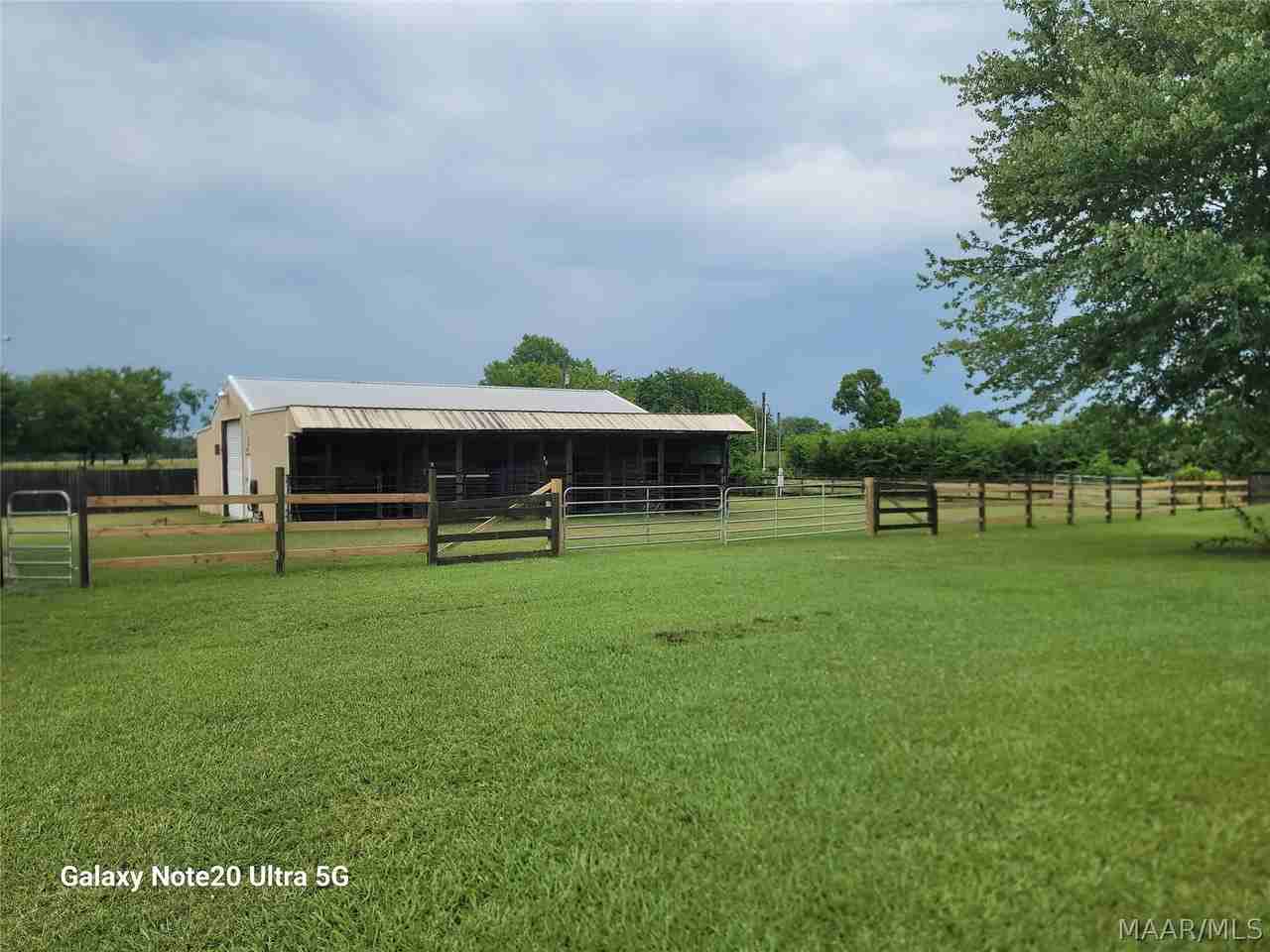 77 Groves Ln - Photo 5 of 35