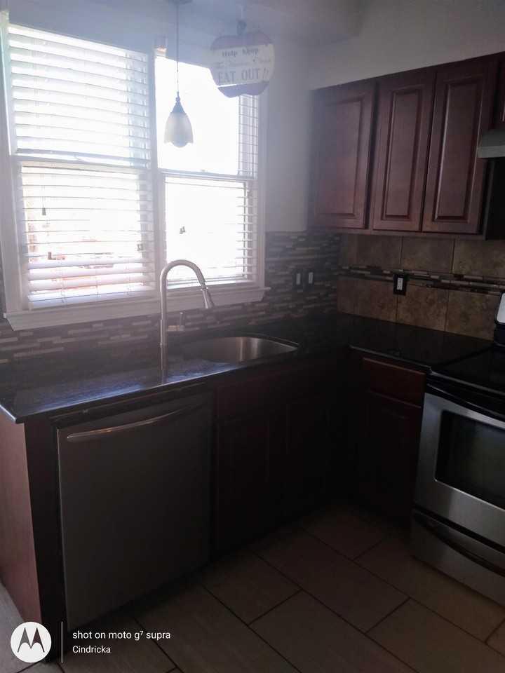 1212 Dorothy Pl - Photo 5 of 11