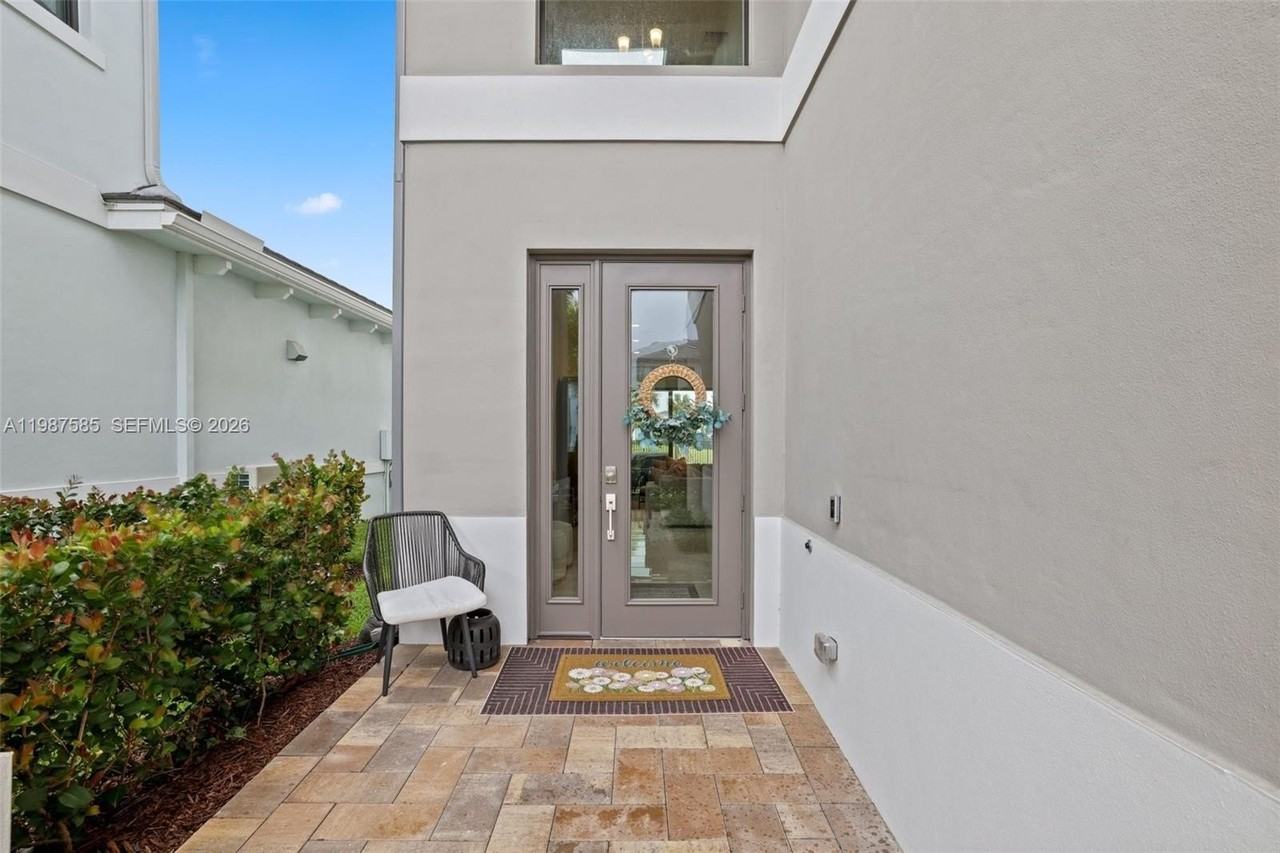 13076 Feathering Way - Photo 3 of 50
