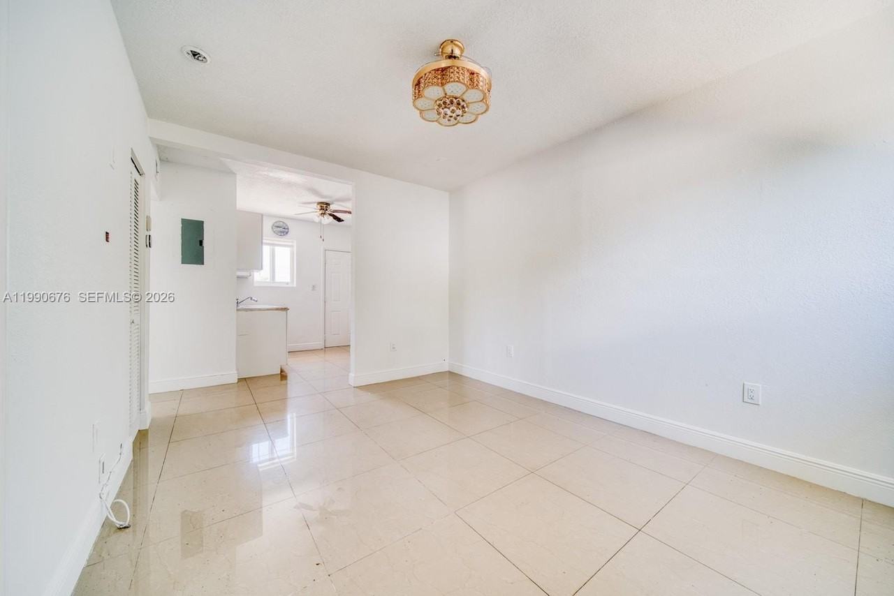 12210 Ne 14th Ave #12210 - Photo 4 of 17