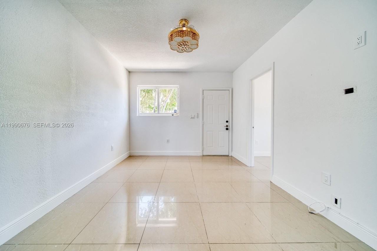 12210 Ne 14th Ave #12210 - Photo 5 of 17